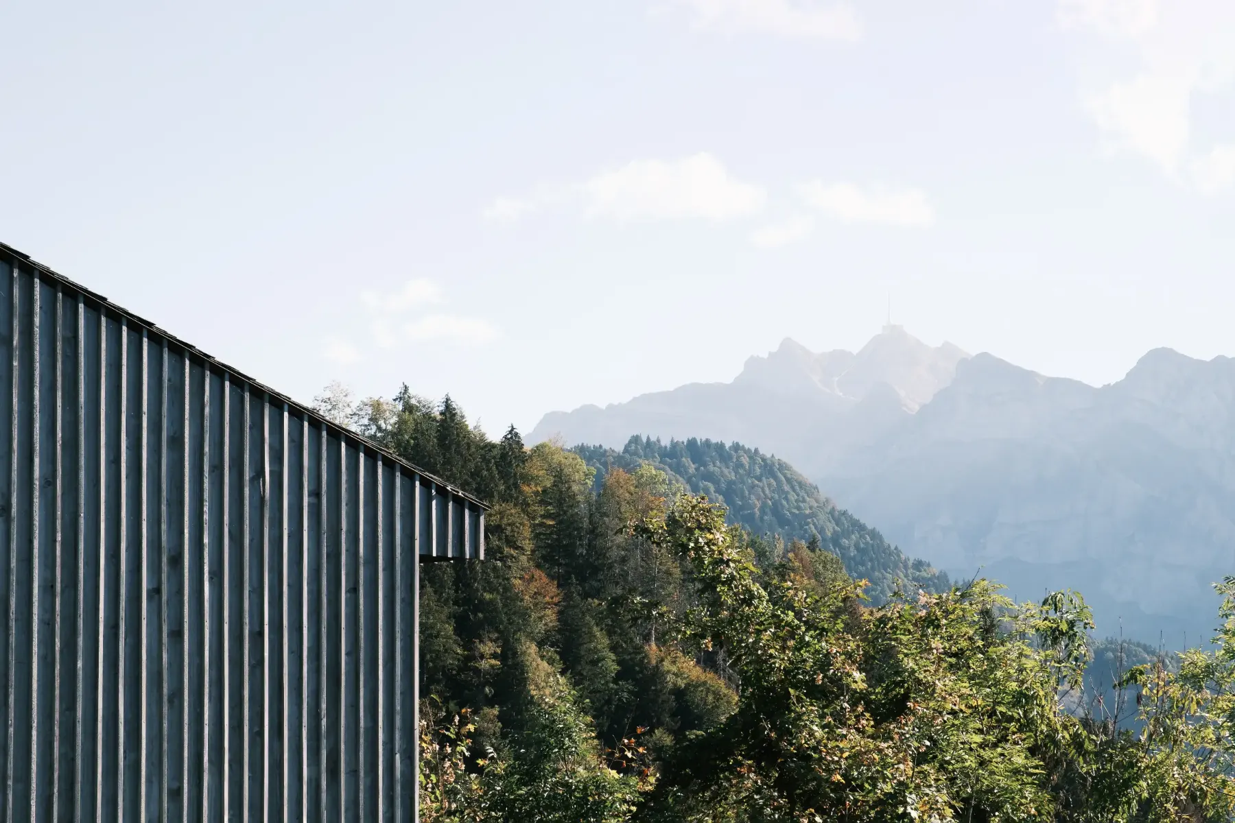 Holzfassade vor Säntis